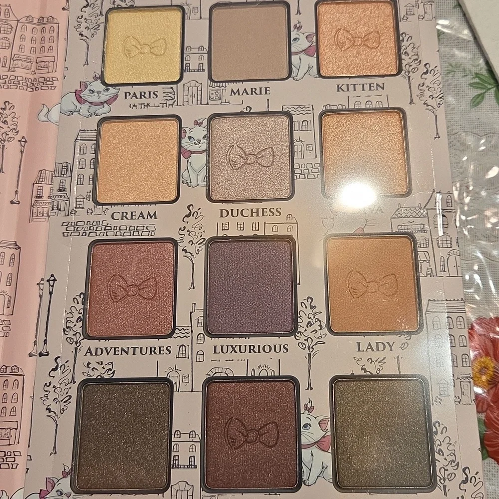 Nwt Disney Pink and Beige Kitten Eyeshadow Palette